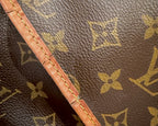 Louis Vuitton vintage Saumur 35 Monogram Crossbody