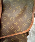 Louis Vuitton vintage Saumur 35 Monogram Crossbody