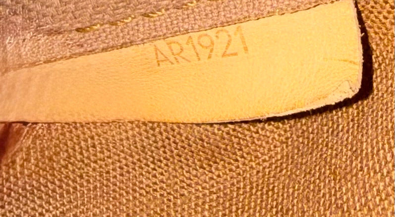 Louis Vuitton vintage Saumur 35 Monogram Crossbody