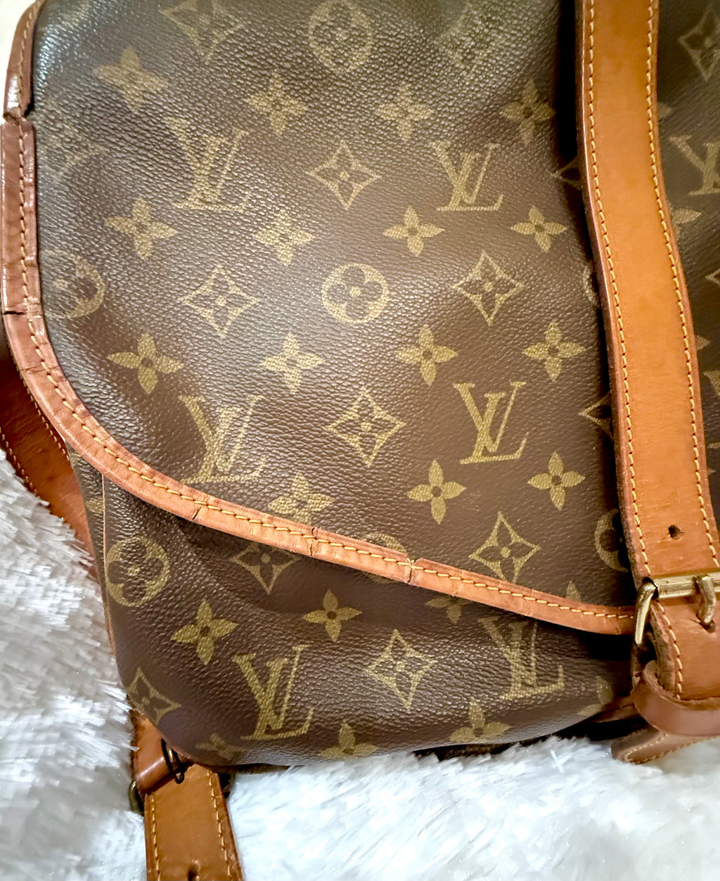 Louis Vuitton vintage Saumur 35 Monogram Crossbody