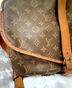 Louis Vuitton vintage Saumur 35 Monogram Crossbody