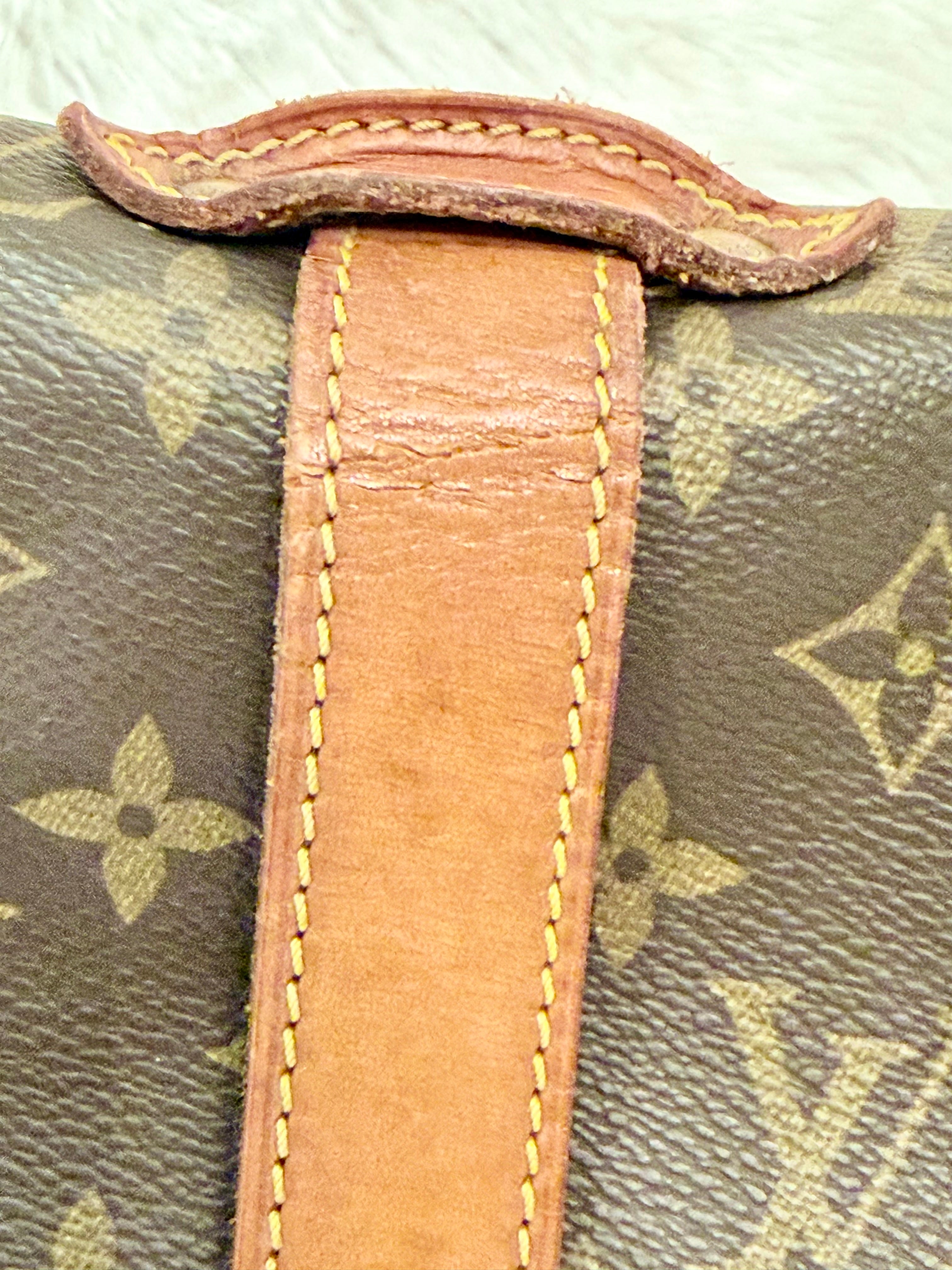 Louis Vuitton vintage Saumur 35 Monogram Crossbody