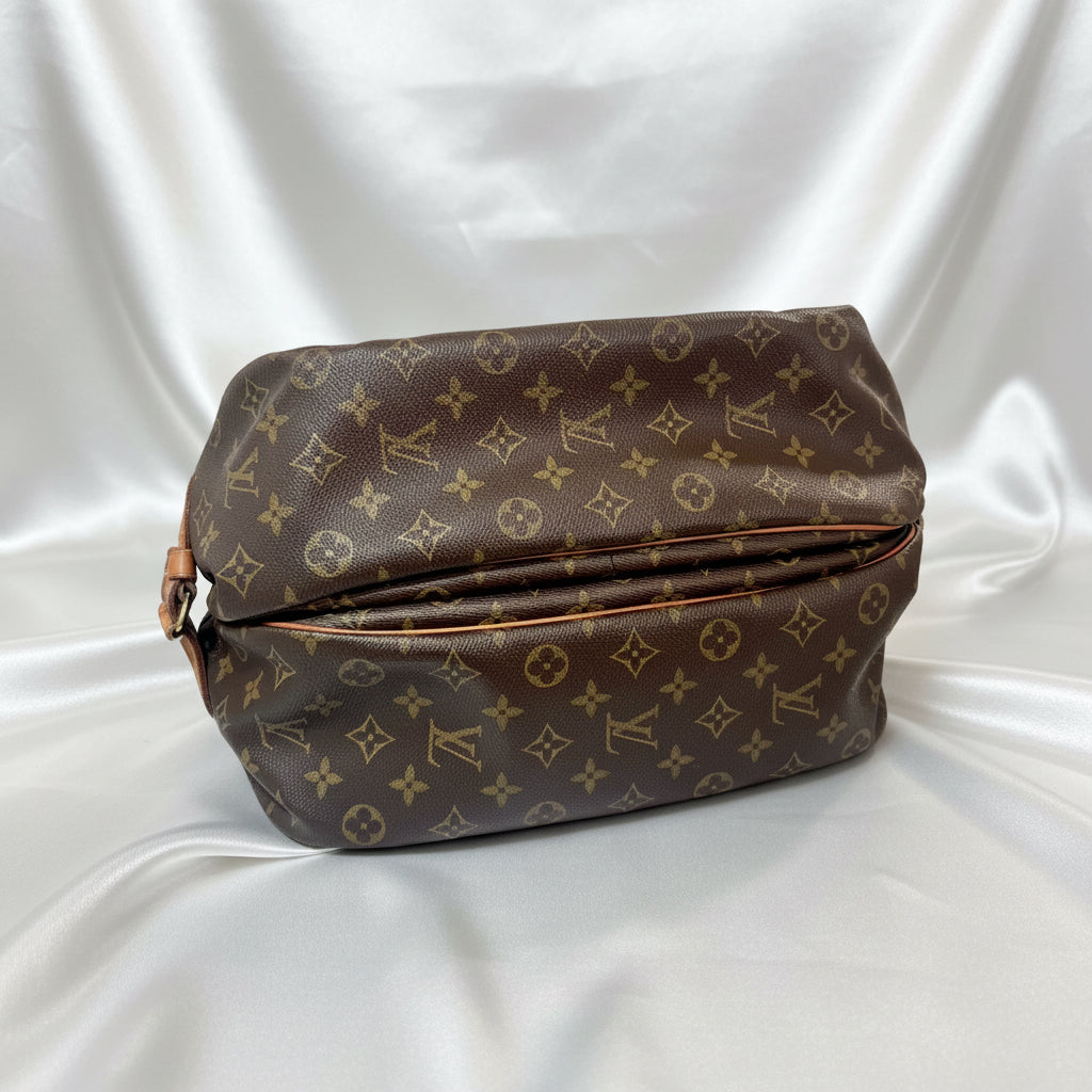 Louis Vuitton vintage Saumur 35 Monogram Crossbody