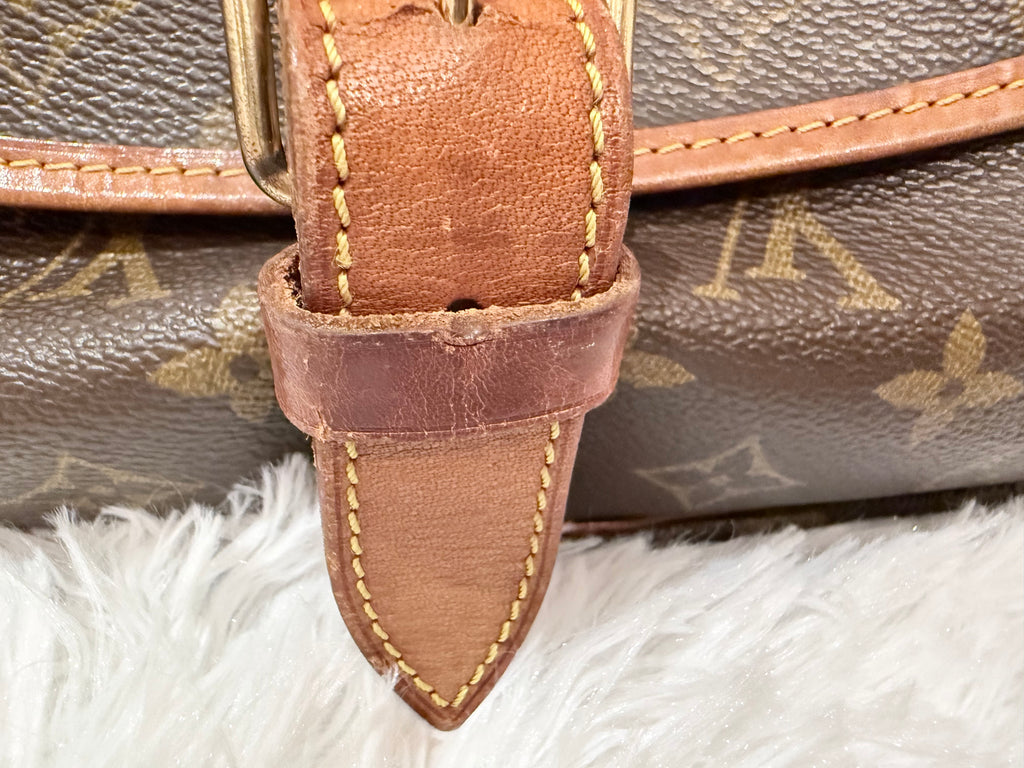 Louis Vuitton vintage Saumur 35 Monogram Crossbody