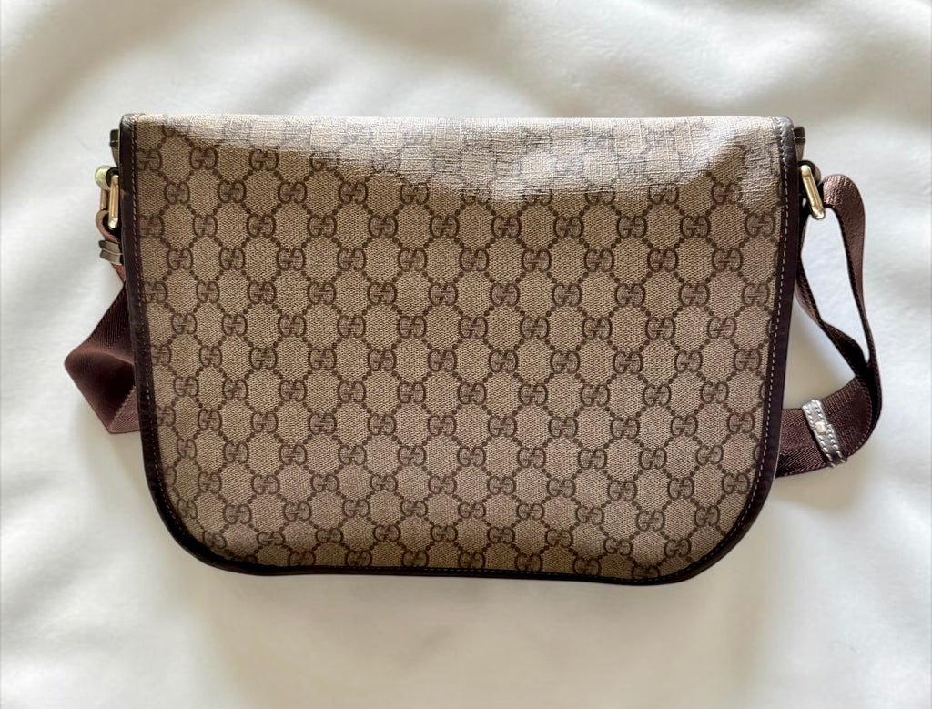 Gucci GG Supreme Messenger Crossbody– Unisex Style