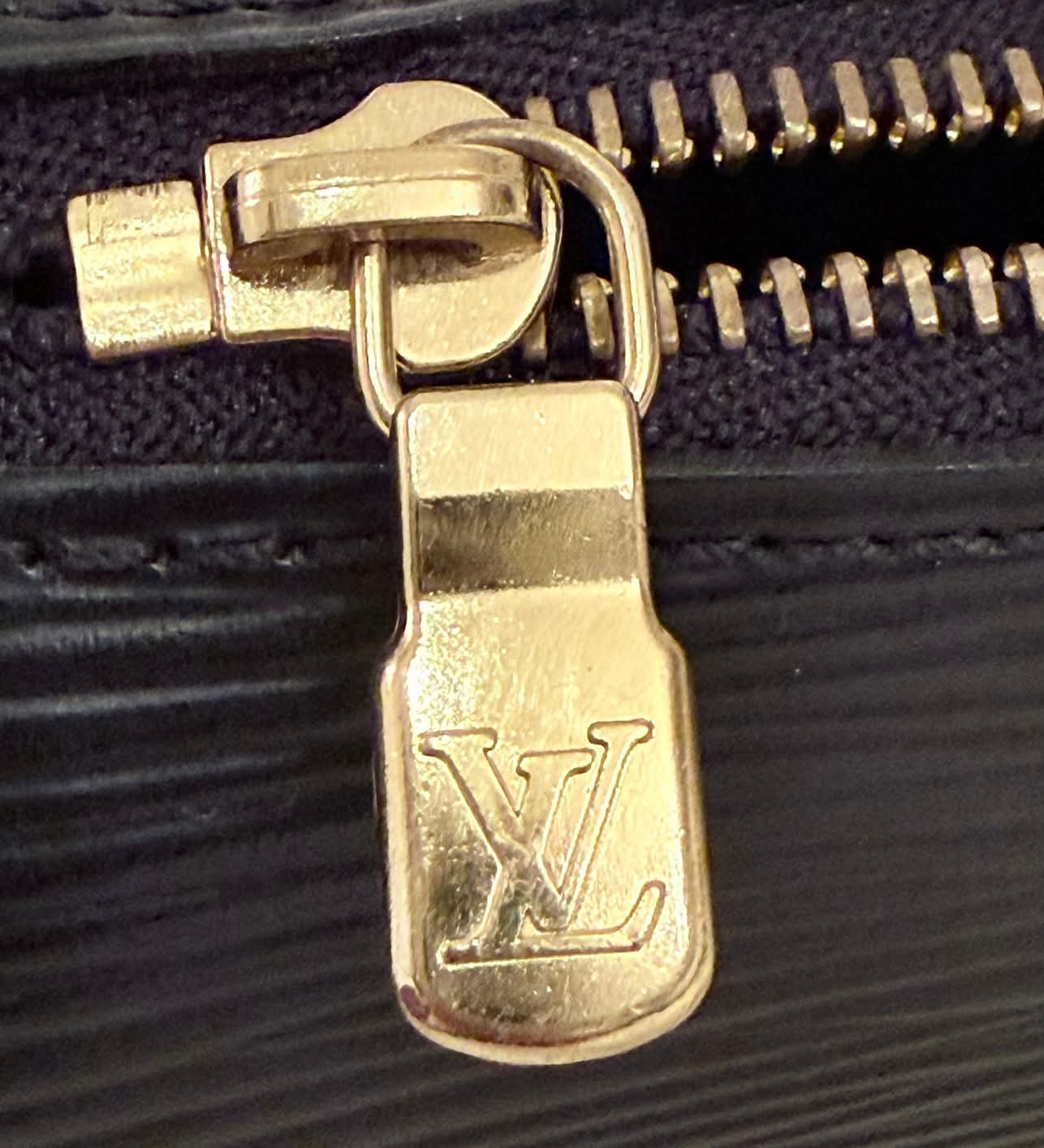 Louis Vuitton Mini Papillon pouch (Black)